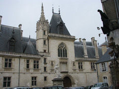 House of Jacques Coeur 
1443, Bourges, France
.rich entrepreneurial merchant who amassed a fortune
.many gothic details in window frames (tracery, arches)
.house surrounds open interior courtyard; irregular plan