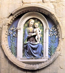 Luca della Robbia(1400-1482)
Madonna and child
Or San Michele, Florence
1465